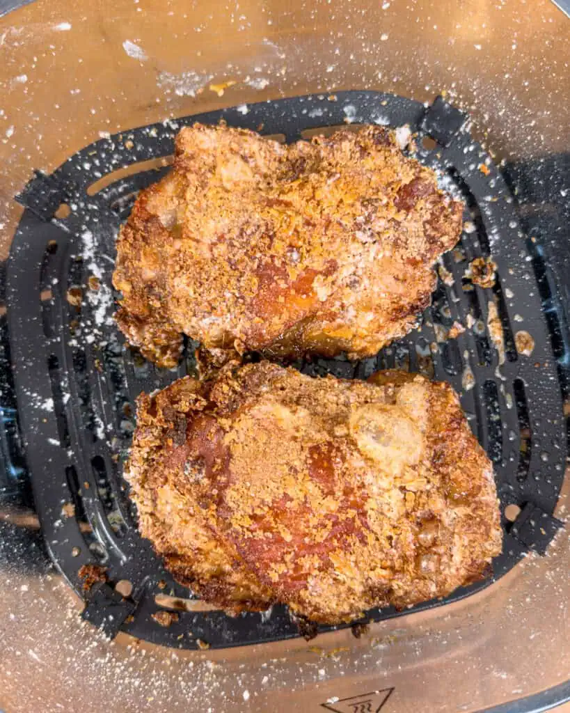 Crispy air fryer chicken thighs cooking until golden brown - GENIUS EATS Crispy air fryer chicken thighs cooking until golden brown