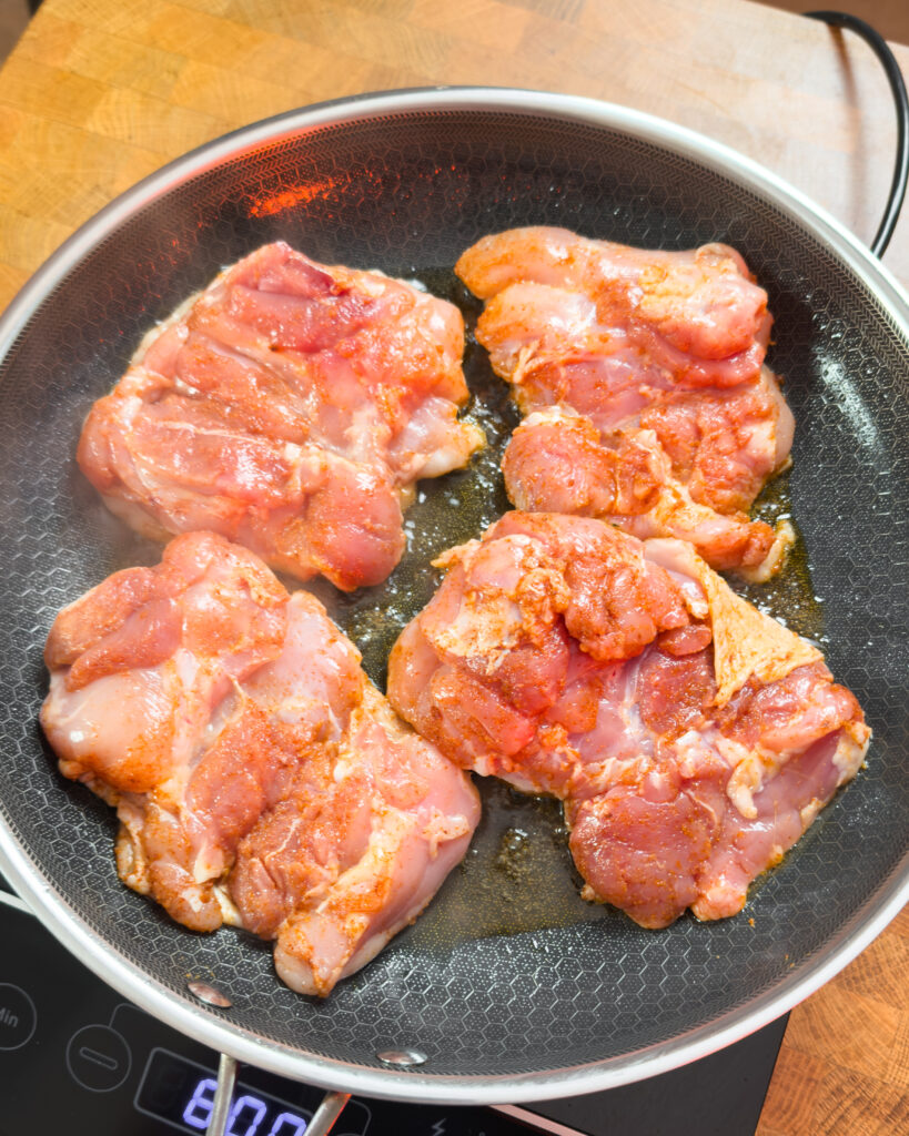 Raw seasoned chicken pieces in a pan - GENIUS EATS Raw seasoned chicken pieces in a pan