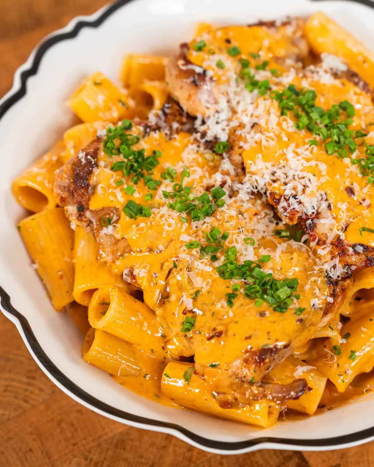Gochujang Chicken Alfredo Pasta - GENIUS EATS Gochujang chicken alfredo pasta topped with fresh parsley and grated Parmesan